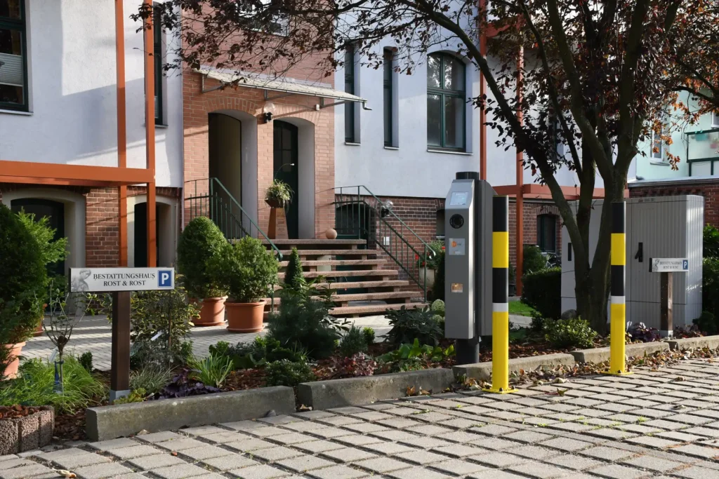 Elektromobilität beim Bestattungshaus Rost & Rost – Ansicht 1